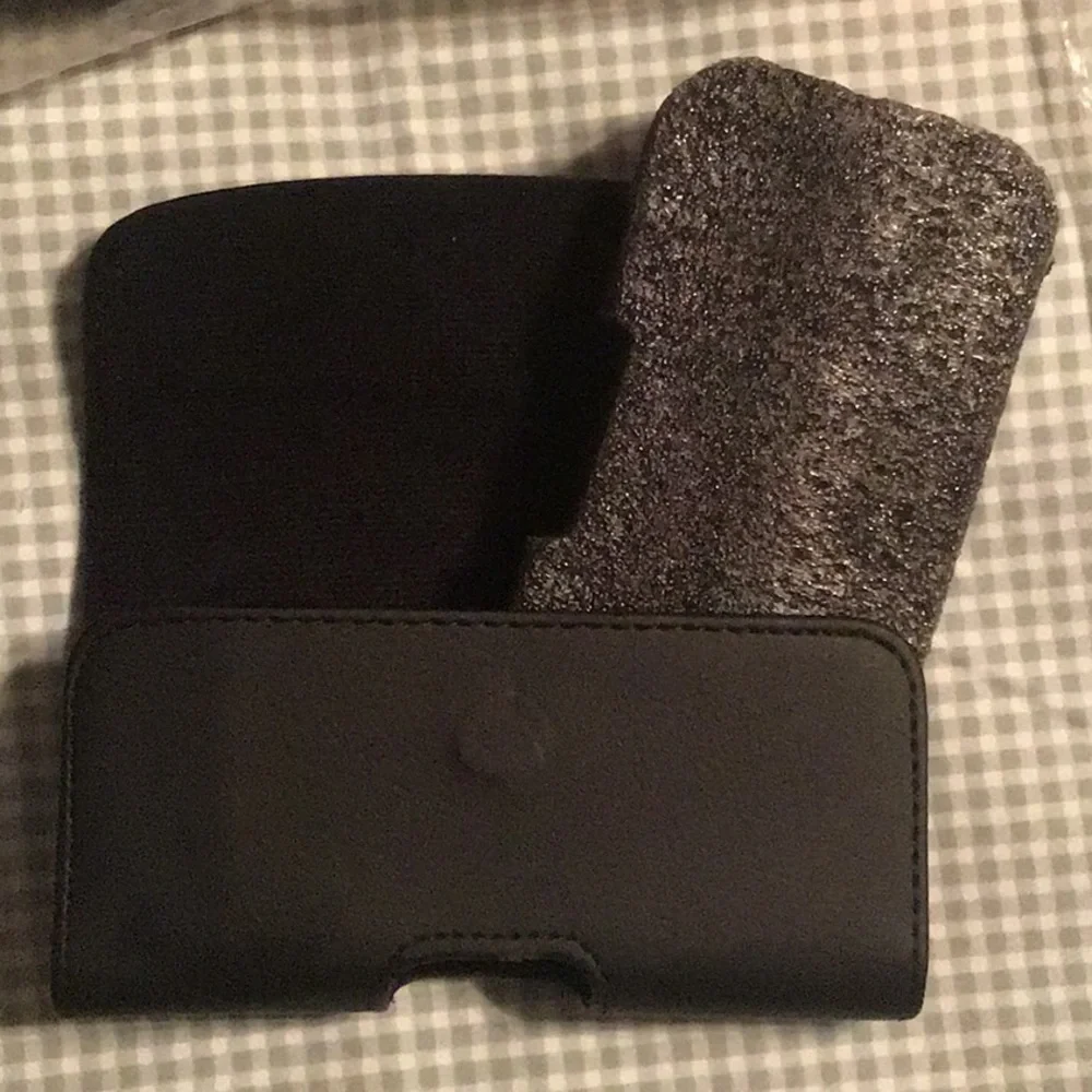 Set of 2 NEW IN PACKAGE Reiko Pouch carrier